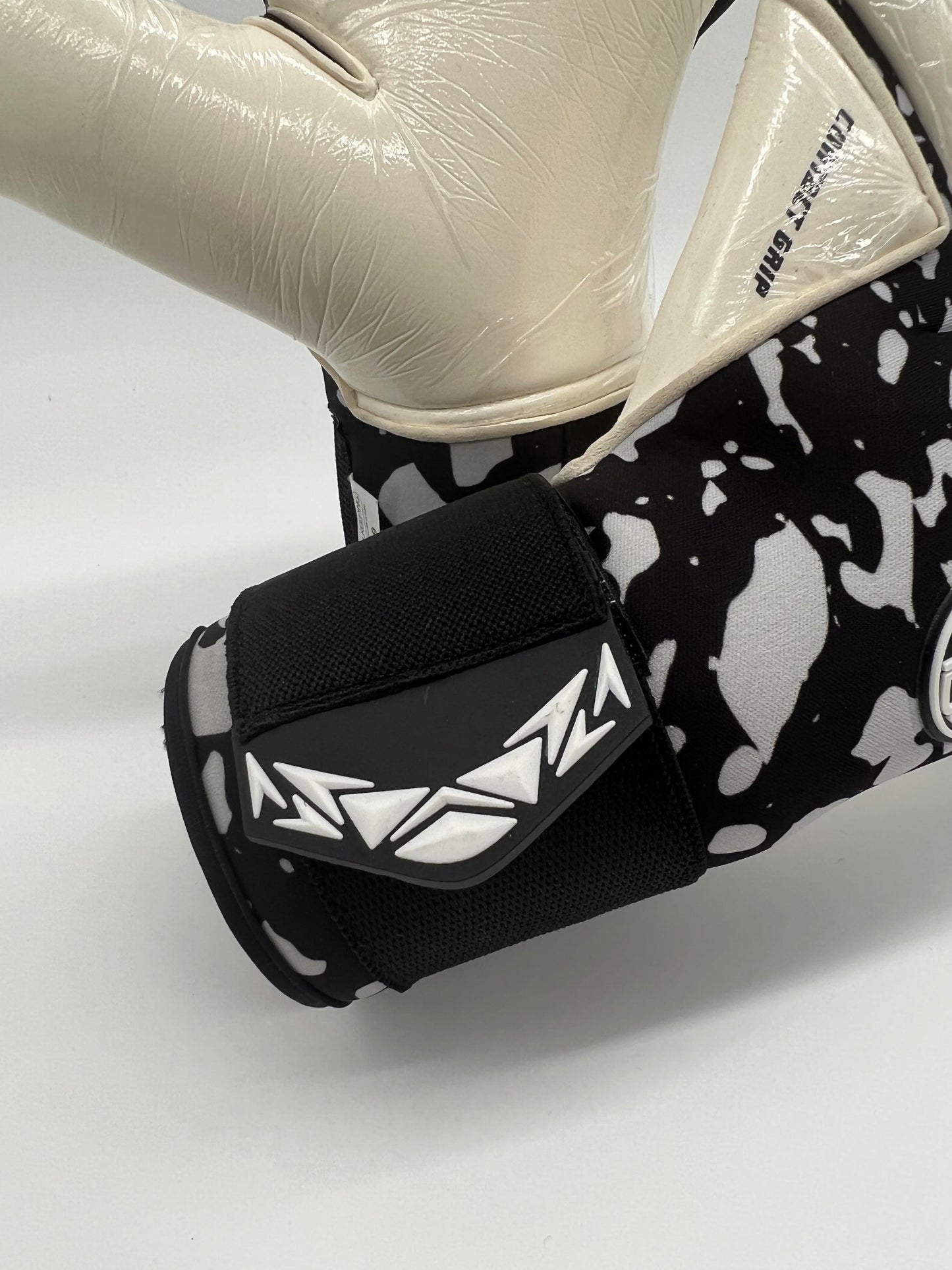 BLACK CAMO Goalkeeper Gloves